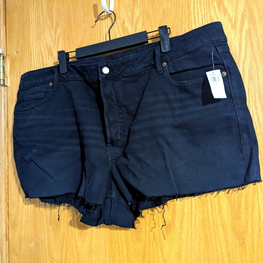 NWT Old Navy black denim shorts size 22